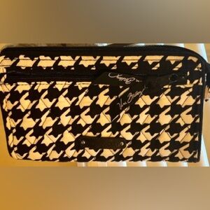 Vera Bradley Houndstooth wristlet